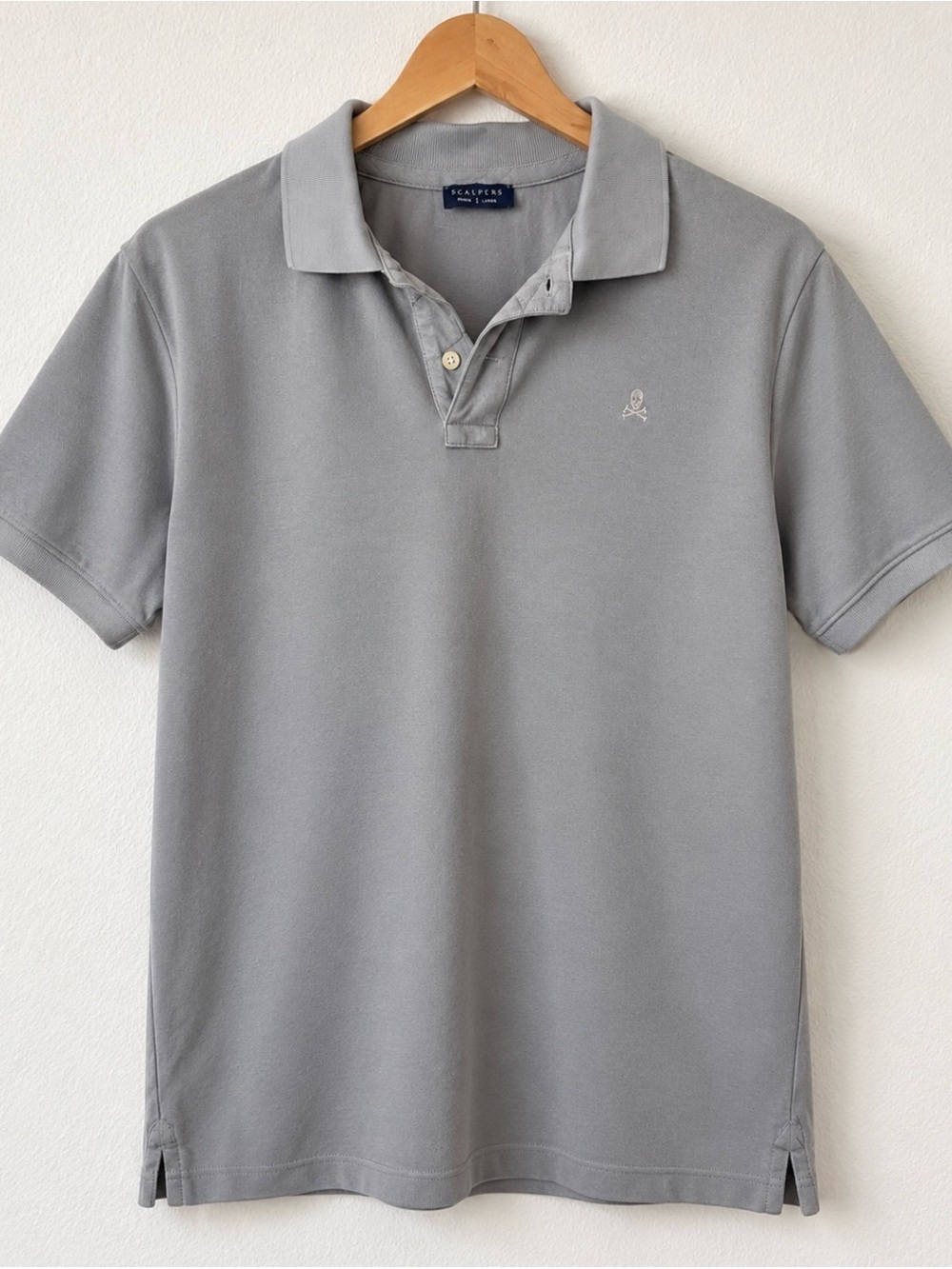 Scalpers Men's Light Gray Short-Sleeve Polo 
size M